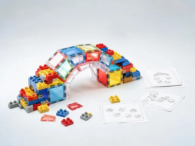 Building blocks and construction toys